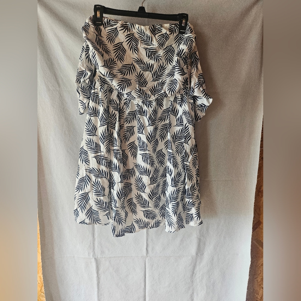 NWT Blizzard Thicket dress, cream and blue, large. OTS with bubble Sleeve